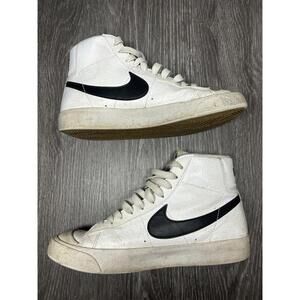 Nike Blazer Mid 77 Sz 5.5Y Boys White Shoes DA4086-100 B&W